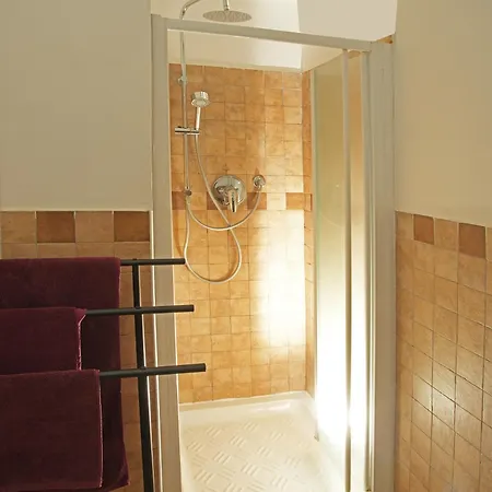 Navone10 * אלבניה