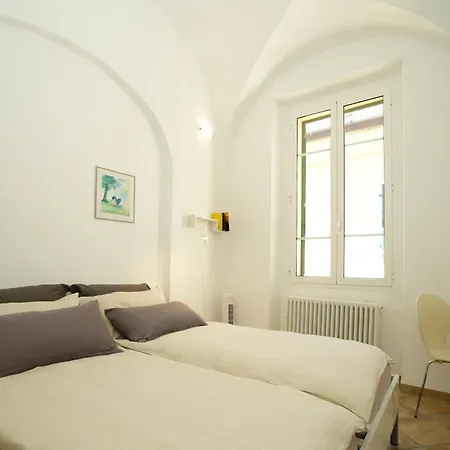 Navone10 אלבניה